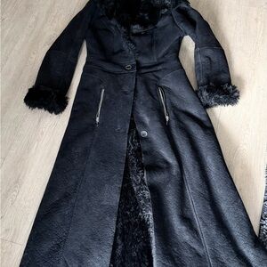 NILS Elegant Black Trench Coat with Faux Fur Accents